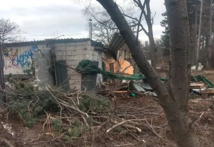 Шефът на СОС подпука Трайчо Трайков и собствениците на имота заради сечта в Борисовата градина СНИМКИ