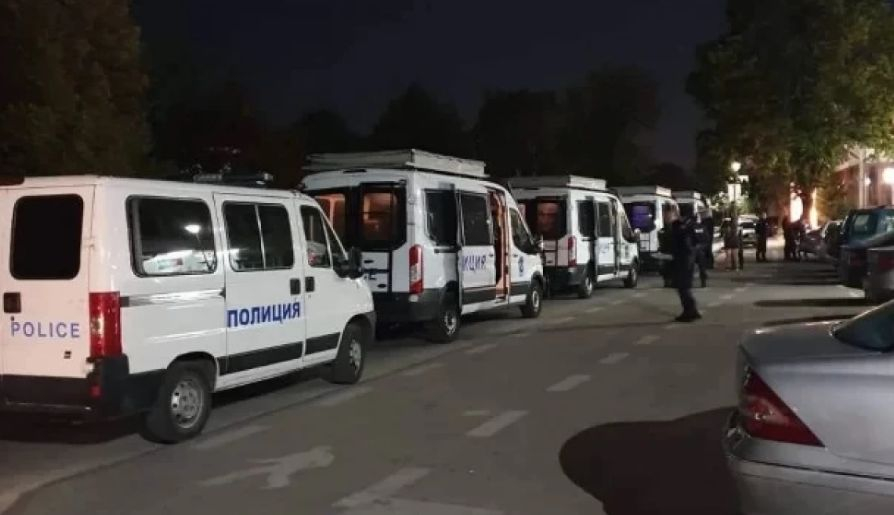 Спецакция по тъмна доба в Пловдив, полицията тараши наред...
