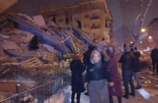 Извънредно: Мощно земетресение разтърси централната част на Турция, има разрушени сгради ВИДЕО