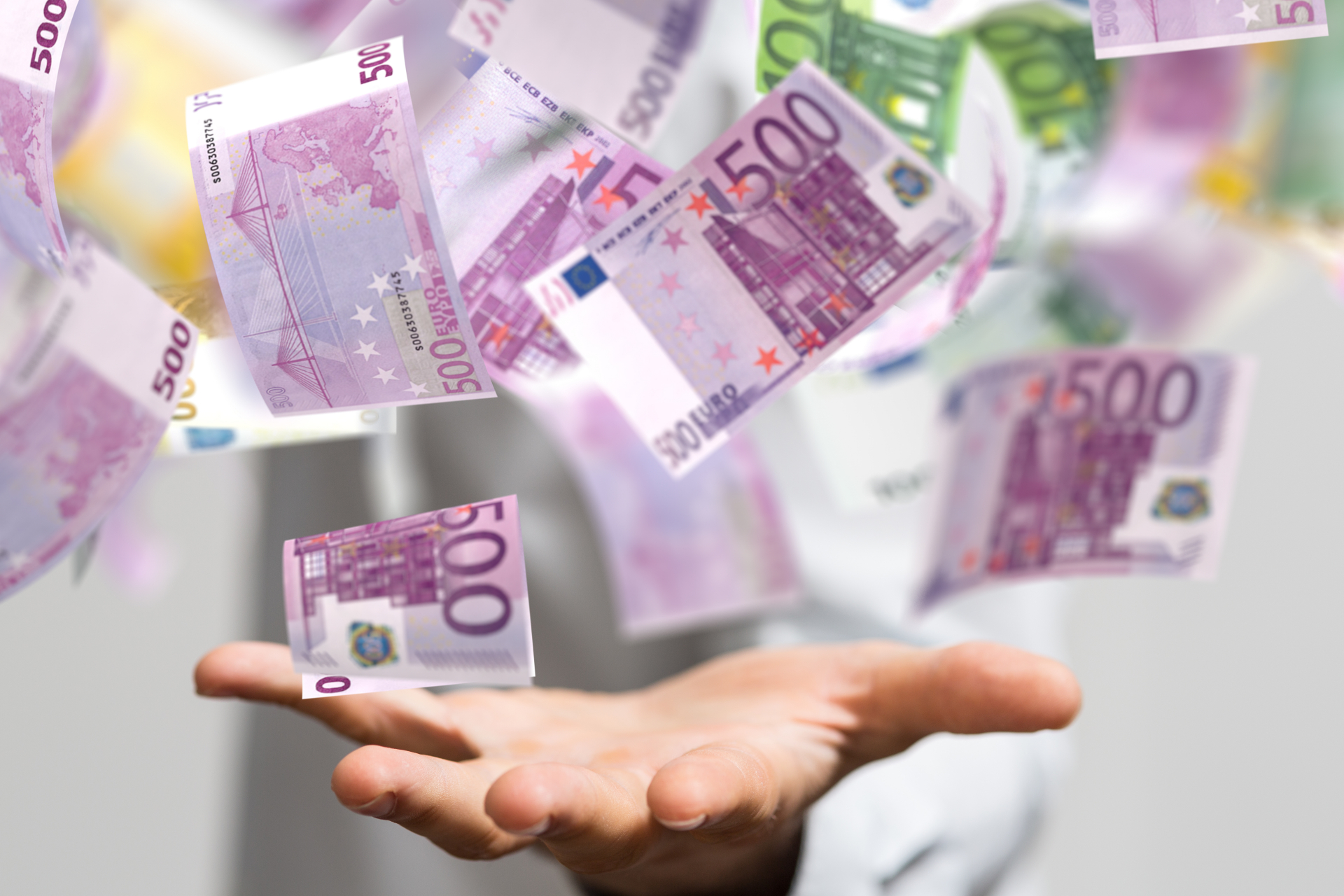 Най-накрая забогатяваме: Влезем ли в еврото, пенсии и заплати литват, ето как