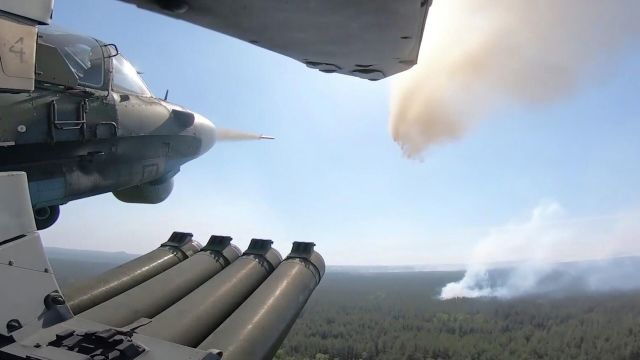 ВИДЕО от войната: "Алигатор" Ка-52 унищожи украински танк с ракета "Вихър"