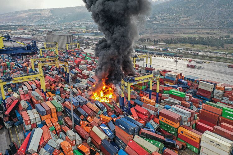 Огън и жупел на пристанище в Турция   ВИДЕО