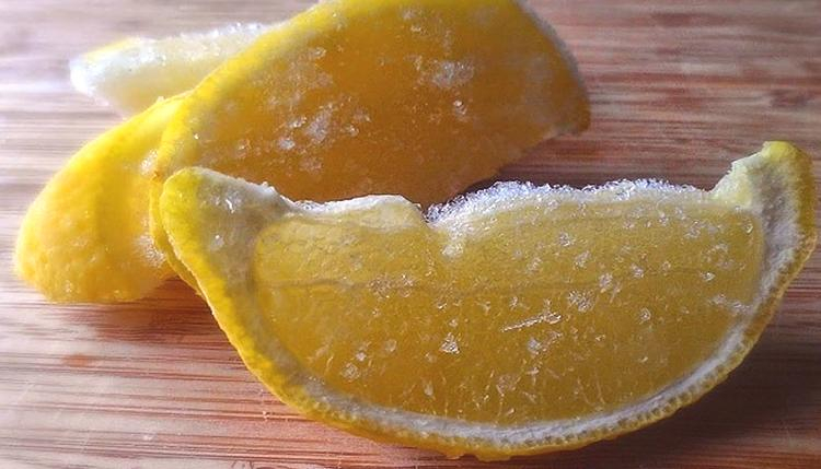 Задължително дръжте лимоните във фризера, ето как ще ви помогне това!