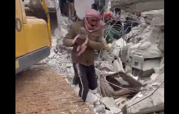 Невероятна новина за бебето, родено под руините в Сирия ВИДЕО