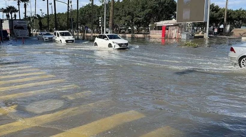 Морето в Искендерун полудя след чудовищния трус, по улиците е страшно СНИМКИ 