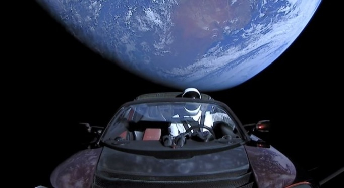 Пет години в космоса: Къде е сега известната Tesla на Илон Мъск СНИМКИ