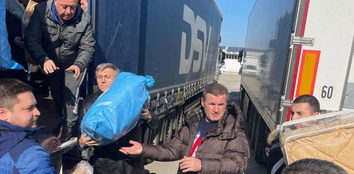 ДПС изпрати 5 000 походни легла в Турция. Карадайъ се срещна с посланик Айлин Секизкьок