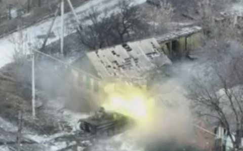 ВИДЕО от войната: Яростна атака на руски БМП-2 в източните покрайнини на Бахмут
