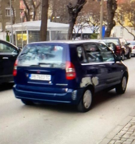 Пиян на мотика шофьор за малко да убие деца в Пловдив, хукна да бяга с хлапето си, но... СНИМКИ