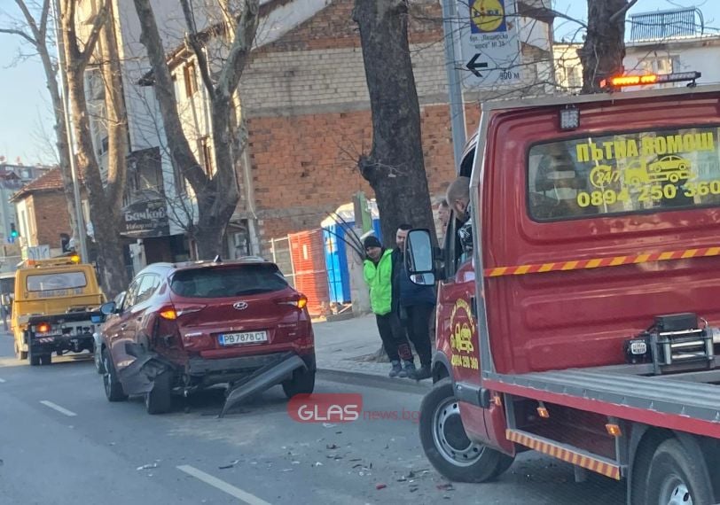 Зрелищно верижно меле блокира ключов пловдивски булевард СНИМКИ