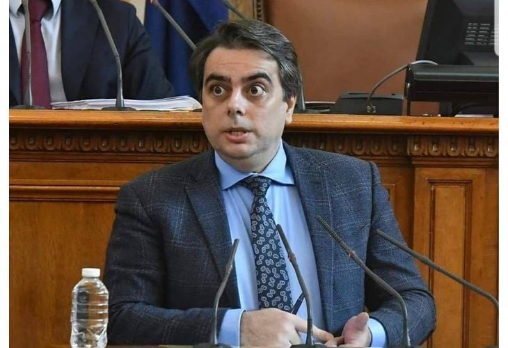 Евродепутат за чорапогащника на Василев: Новопръкнал се политик измамник