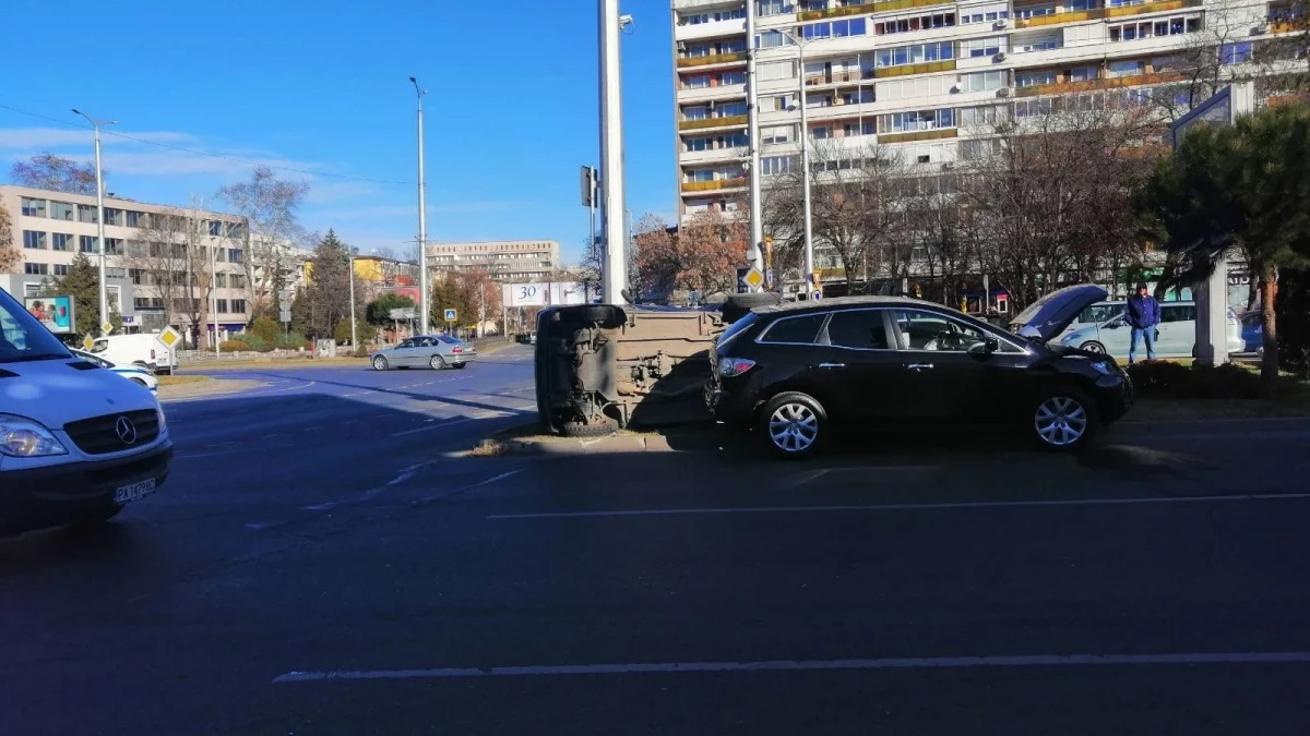 Лада нива се сборичка в бясна каскада с друг джип в Пловдив, за нея ще се говори дълго СНИМКИ