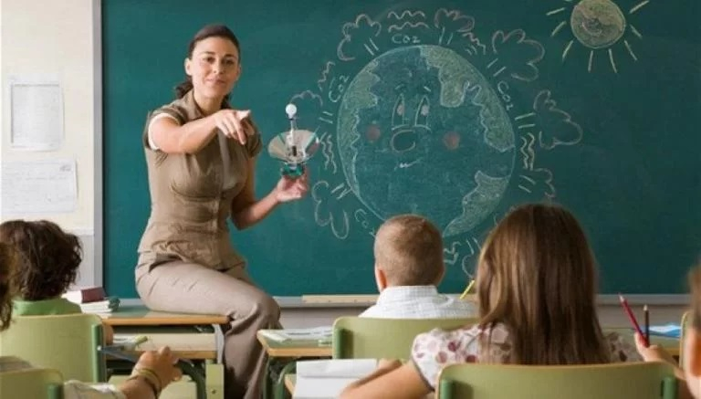Минималната заплата на учителите може да скочи до небето