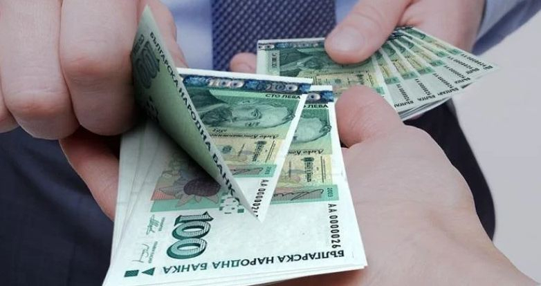 Българите задлъжняват с бързи кредити за над 4.4 мрлд. лв.
