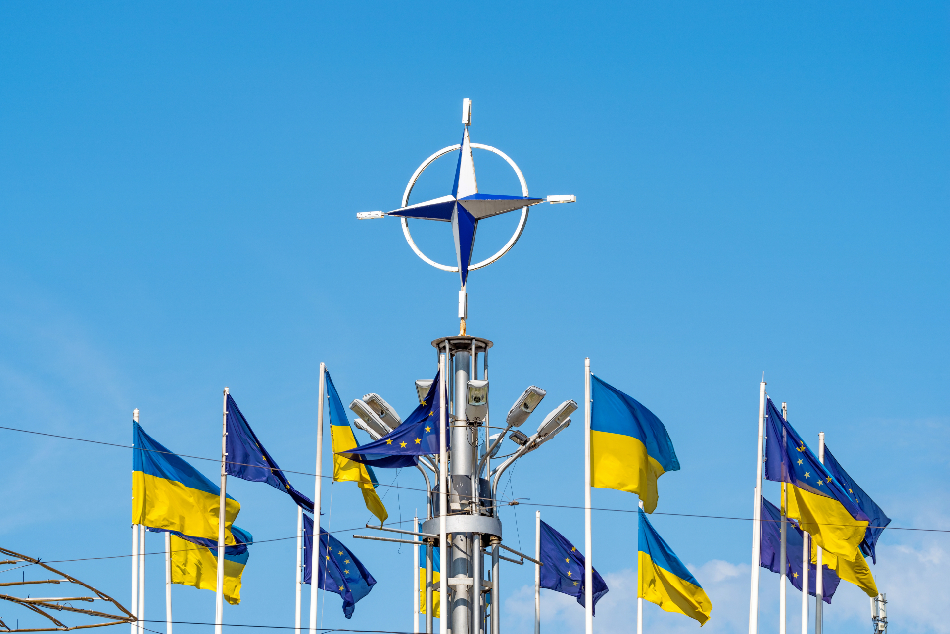 ЕП взе важно решение за първата крачка към влизането на Украйна в НАТО