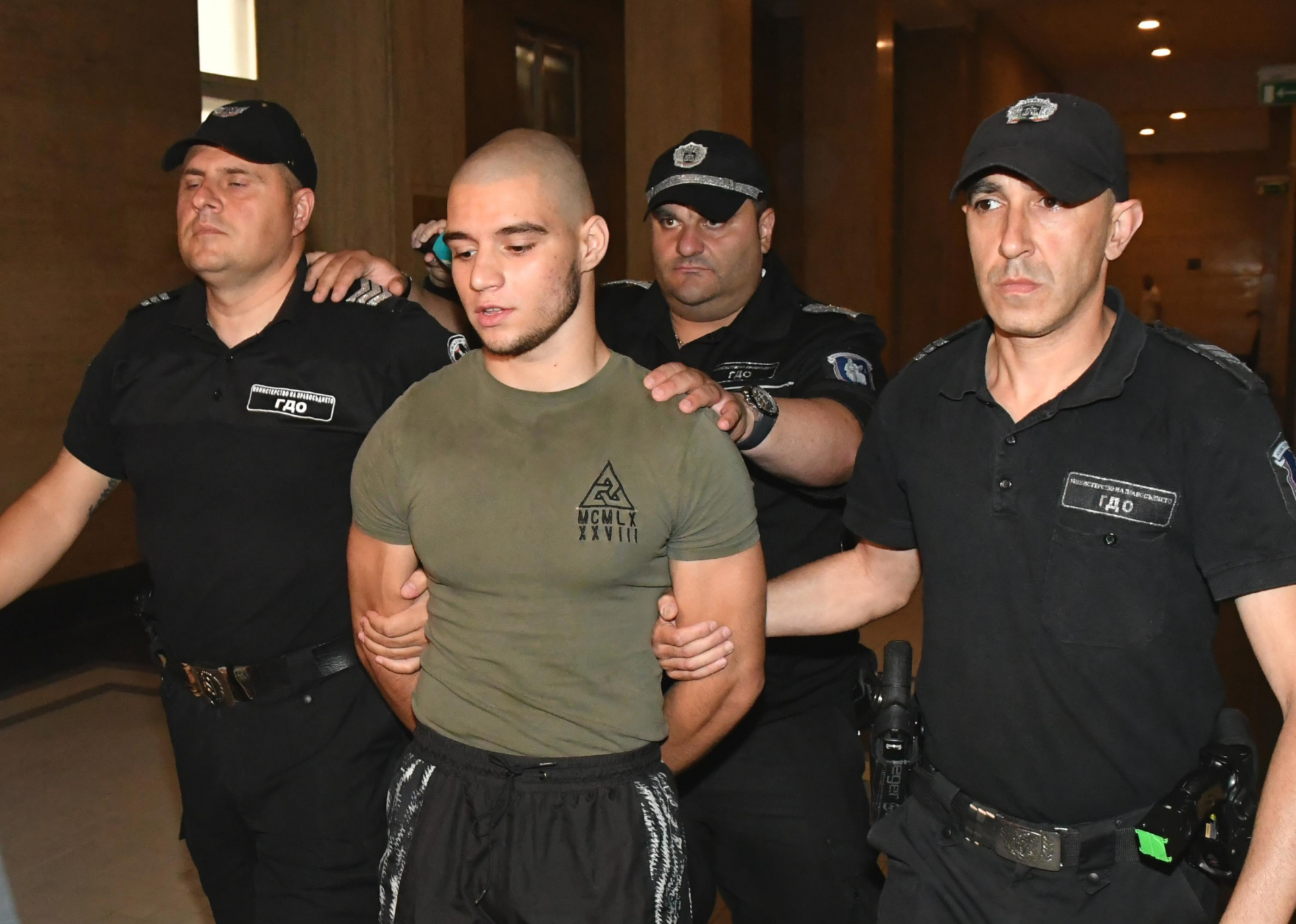 Прокурорското синче от Перник изнагля брутално в съда ВИДЕО