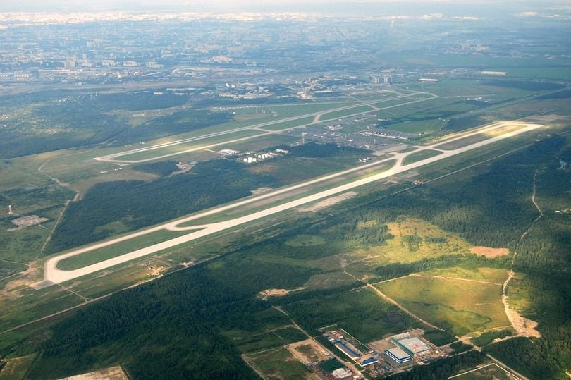 Паника над Санкт Петербург! Затвориха небето в радиус от 200 км заради НЛО КАРТИ