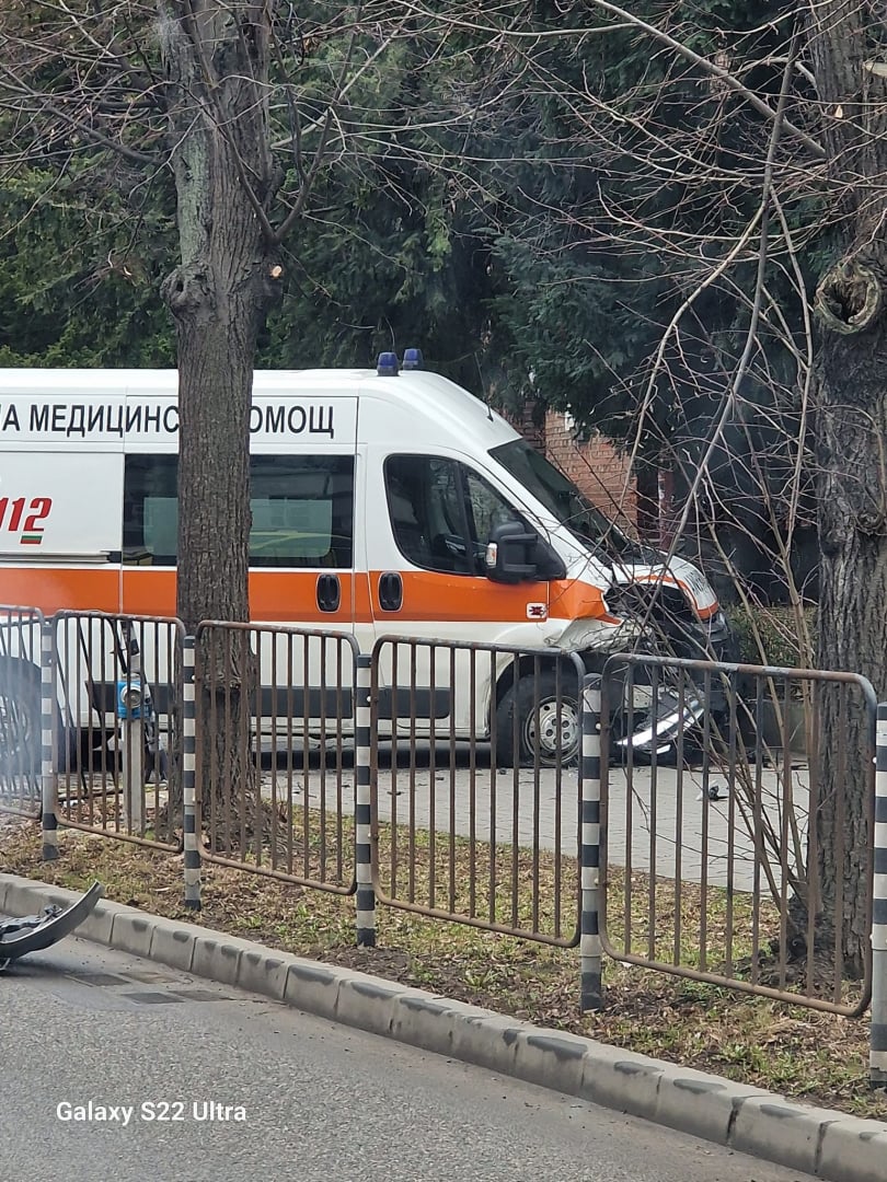 Страшно меле с лек автомобил и линейка в София СНИМКИ