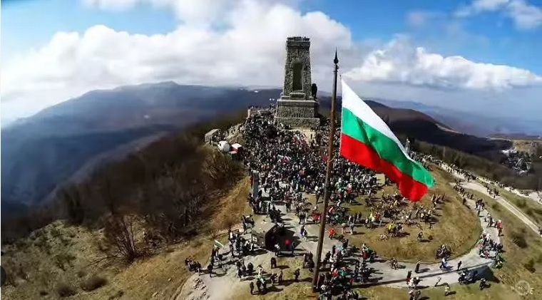 Честит празник! 145 години свободна България!