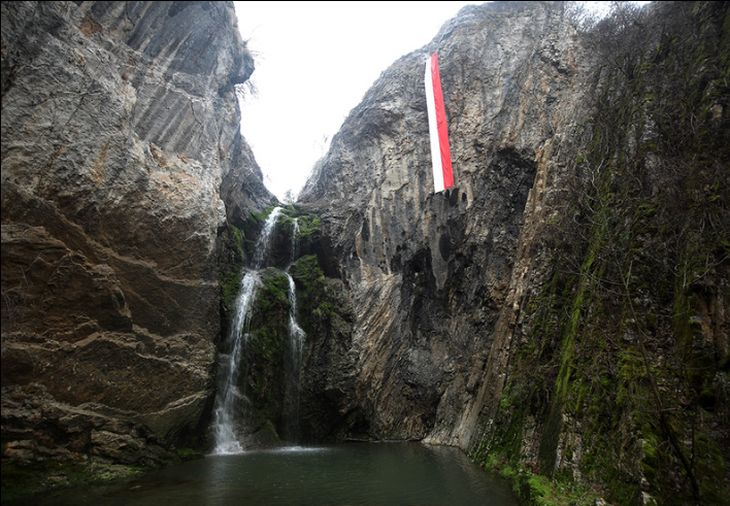 Уникална гледка на водопад Котлите СНИМКИ
