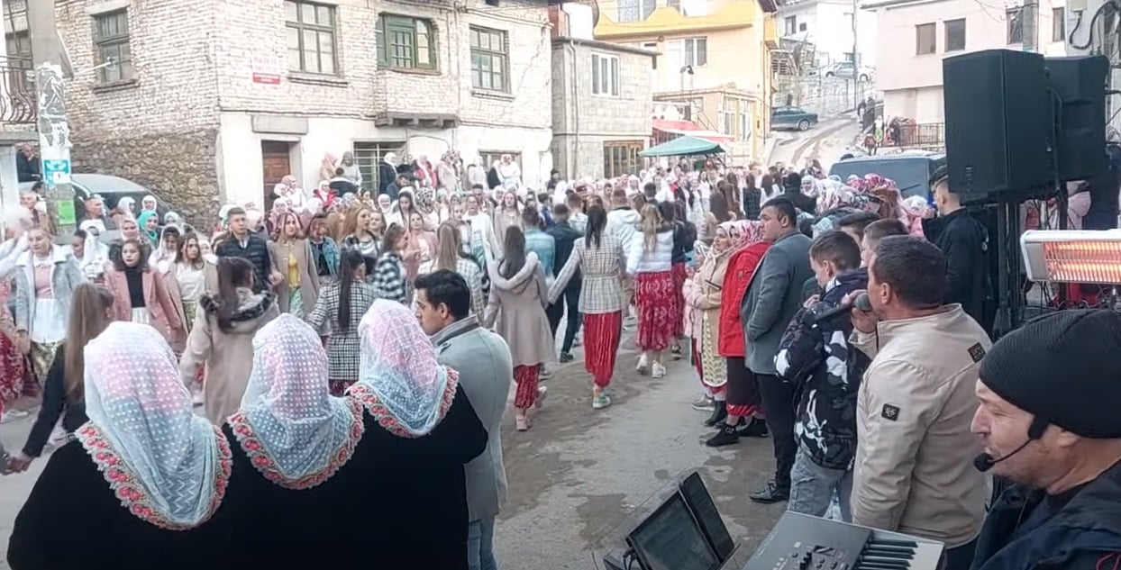 Немска и турска телевизии довтасаха в Рибново и ето какво заснеха   