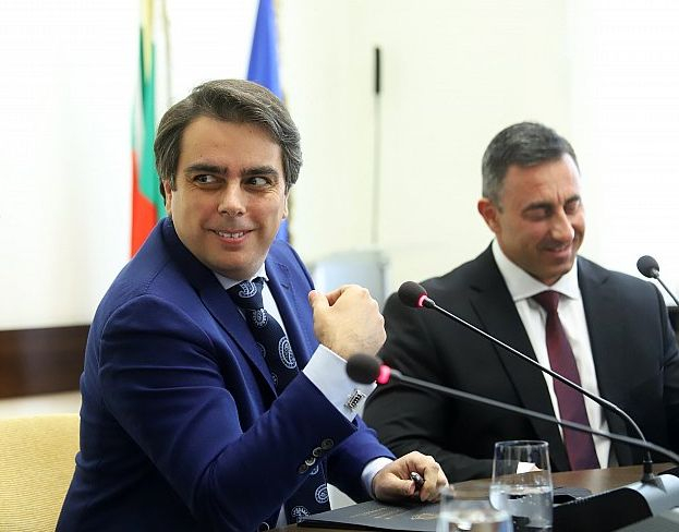 Скандал: Асен Василев подписал документ за затриването на българската енергетика ден преди да бъде освободен като министър