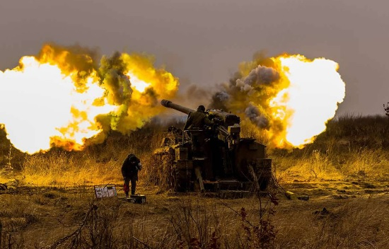 ВИДЕО от войната: Показаха използването на руските самоходни оръдия "Хиацинт-С"
