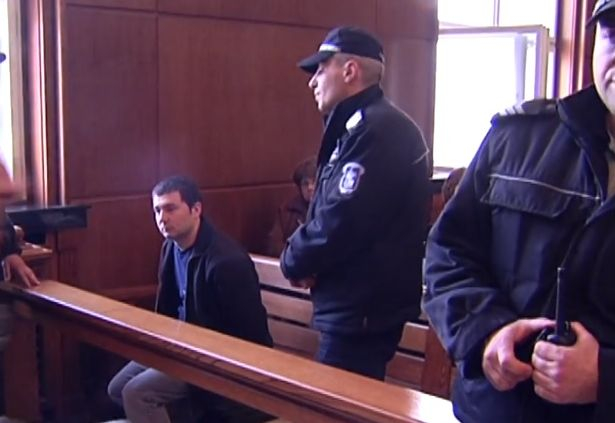 Родителите на убитите пред "Соло": Тодоров избяга веднага след като Ченалова го пусна, вината е нейна