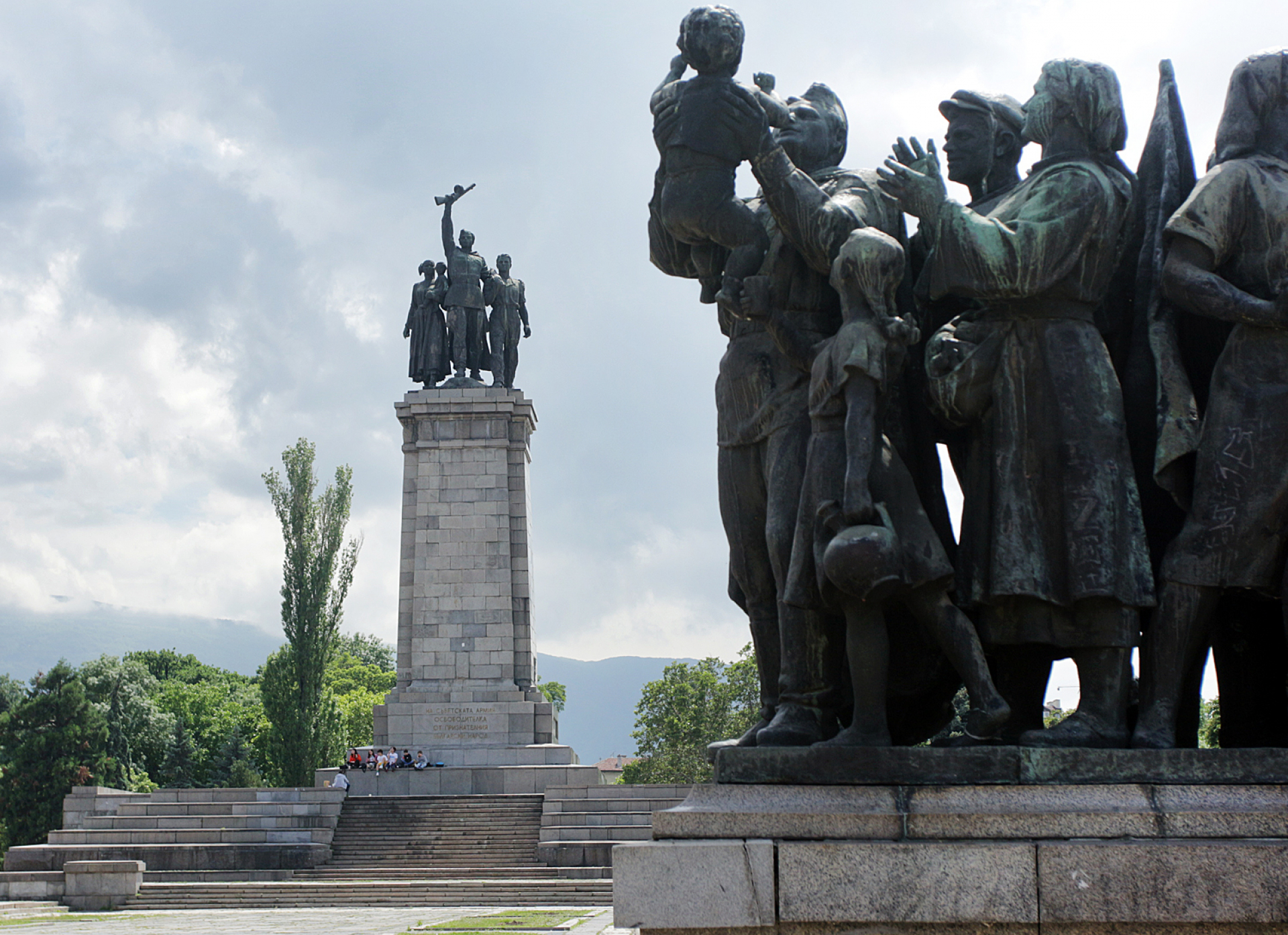 „Възраждане“ с официална позиция за новия статут на Паметника на Съветската армия
