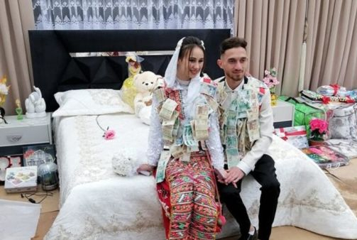 Ето какво направиха младоженците от Рибново след сватбата, взела акъла на световните медии СНИМКИ 