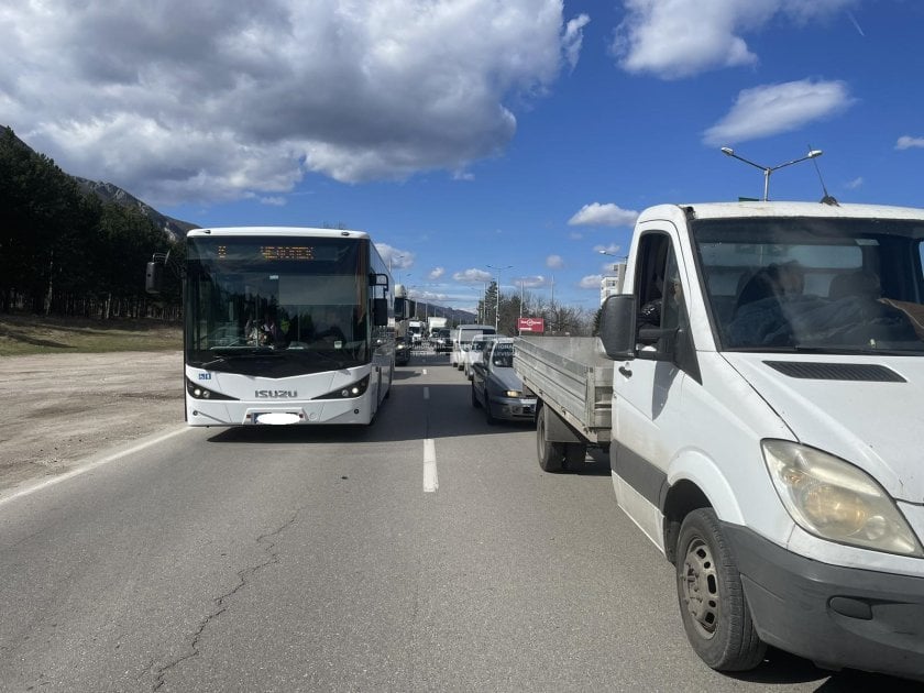 Обраха инкасо автомобил във Враца, не е за вярване кои са бандитите, градът е под блокада СНИМКИ 