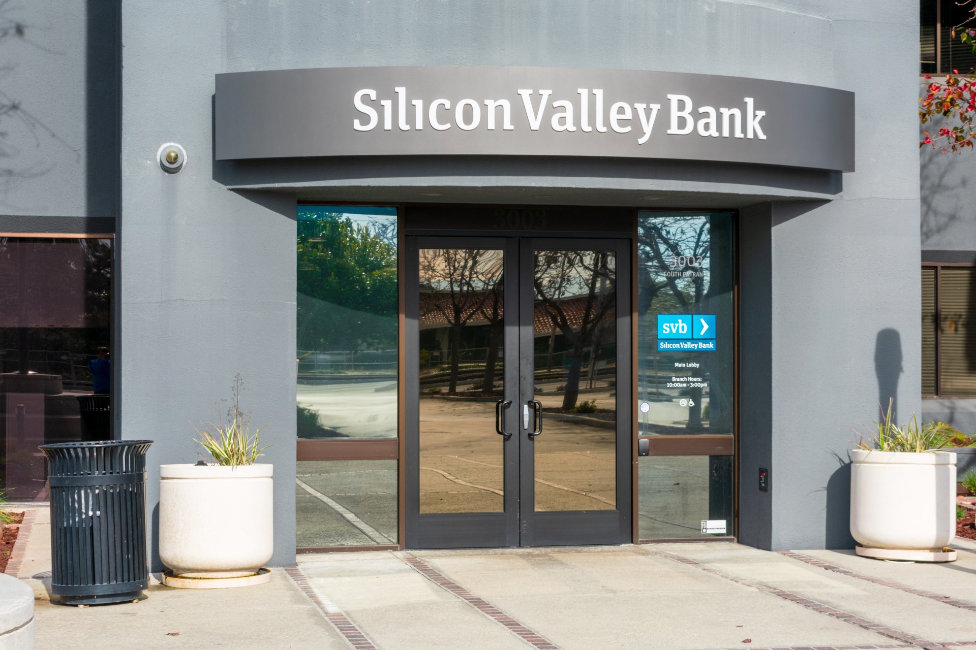 Купиха фалиралата Silicon Valley Bank, ето какво следва