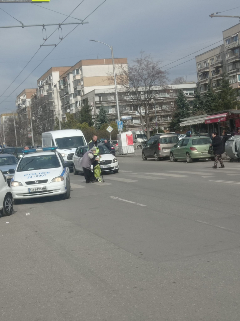 Полицай взриви мрежата с тази прекрасна постъпка СНИМКИ