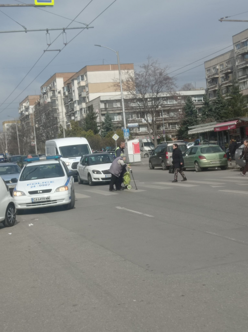 Полицай взриви мрежата с тази прекрасна постъпка СНИМКИ