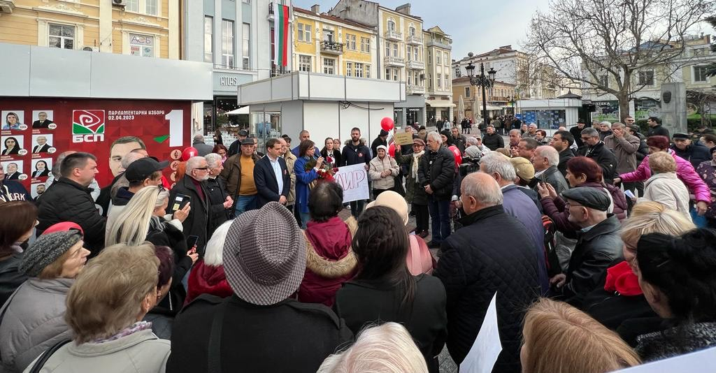 Нинова от Пловдив: Доходите трябва да се увеличат, а не да се режат