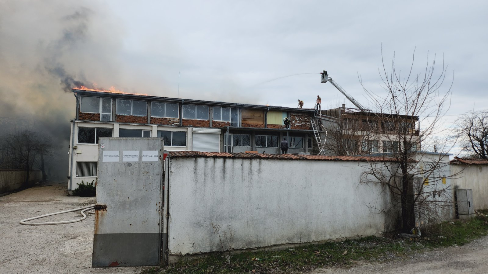 Опасна ситуация в Пловдив, спешните екипи са на крак ВИДЕО 