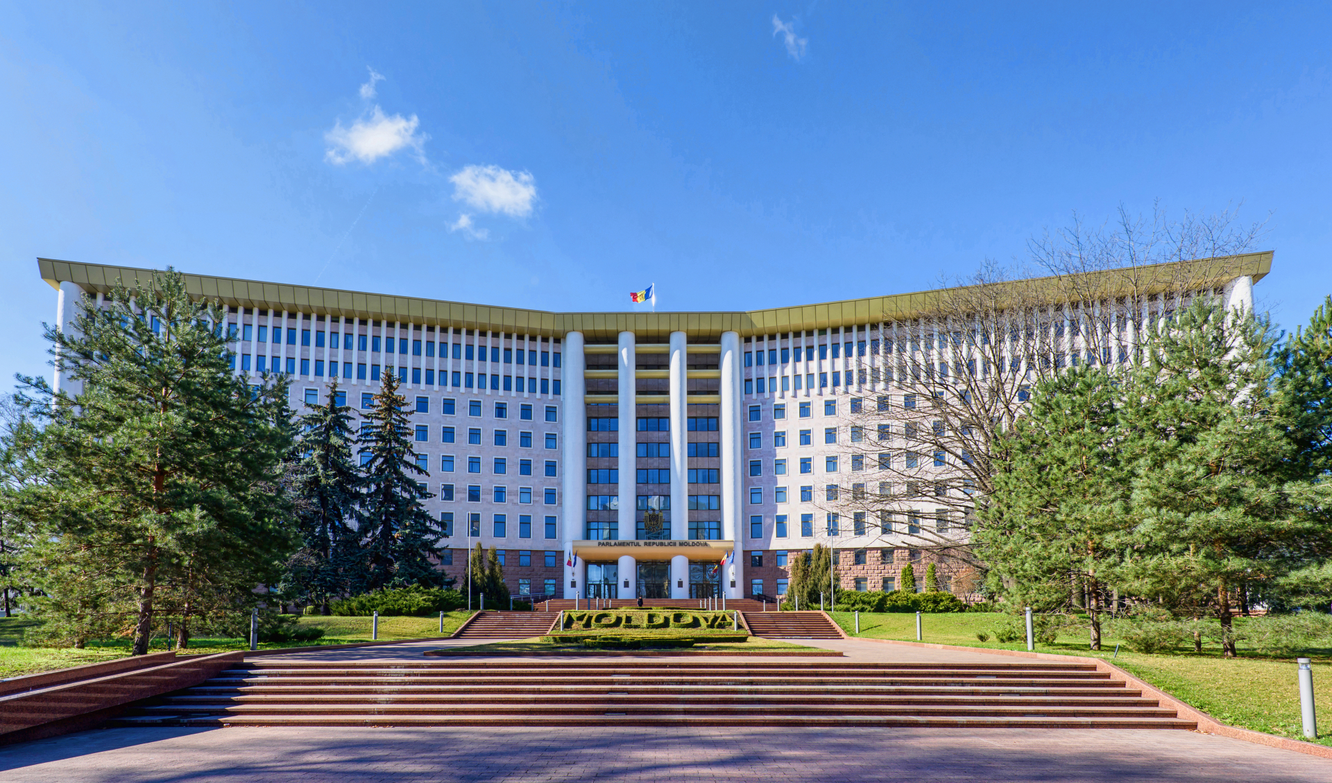 Молдова изгони 45 руски дипломати 