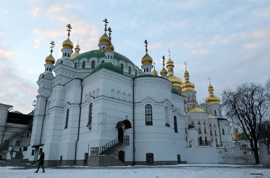 „Задават се ужасни неща“: Екстрасенска проучи черните кръстове на Киевско-Печорската лавра и откри следи от демони