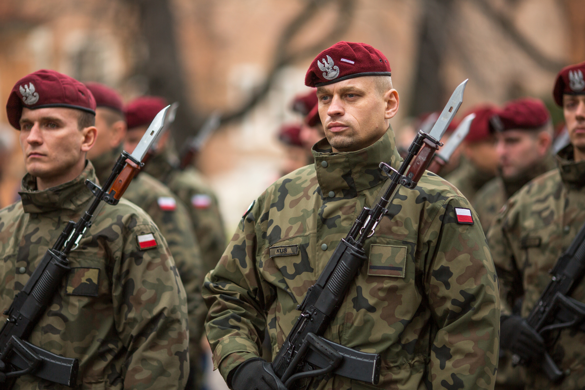 Нещо невиждано се случва с армията в Полша, поляците се юрнаха да...