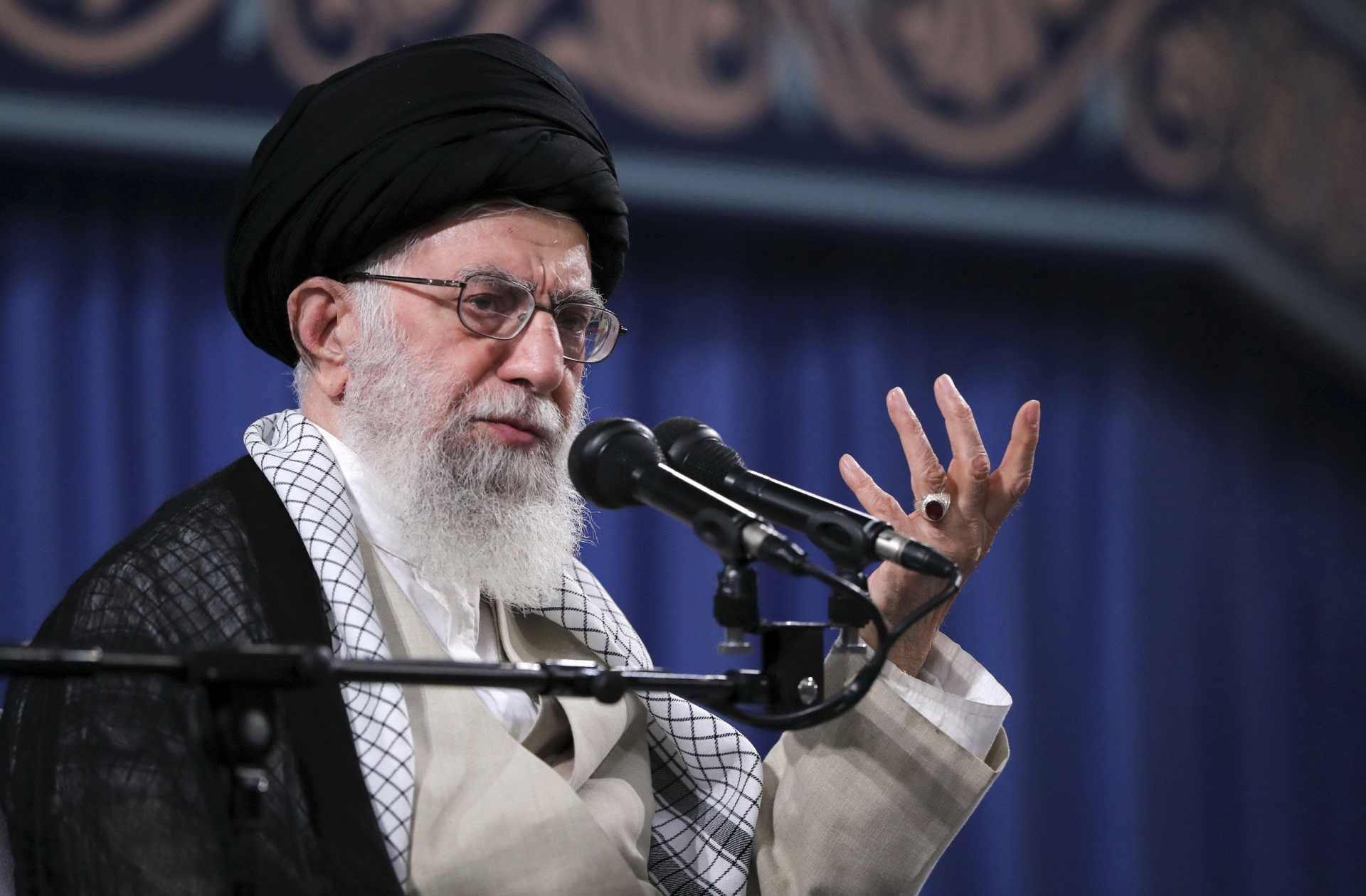 Аятолах Али Хаменей обяви, че САЩ не искат войната в Украйна да приключи