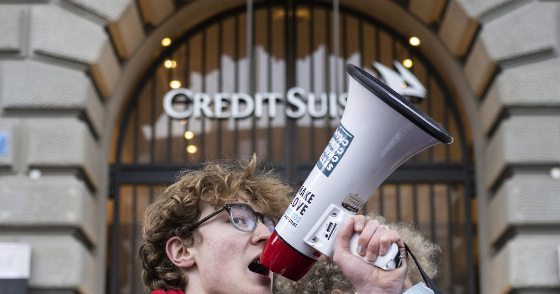 Политико: Тревожни камбани бият не само за трупа на Credit Suisse!