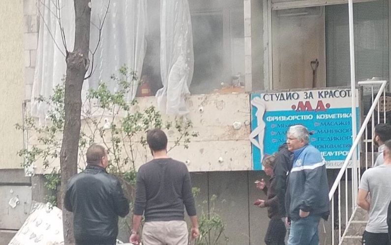 Извънредно! Взрив в апартамент в Пловдив, хвърчат пожарни към мястото