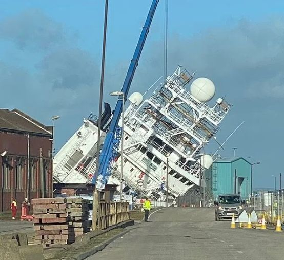 Извънредна ситуация на пристанището в Единбург СНИМКИ