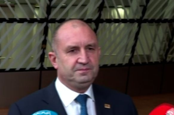Радев разкри от Брюксел участва ли България в доставката на снаряди за Украйна, но отказа да каже...