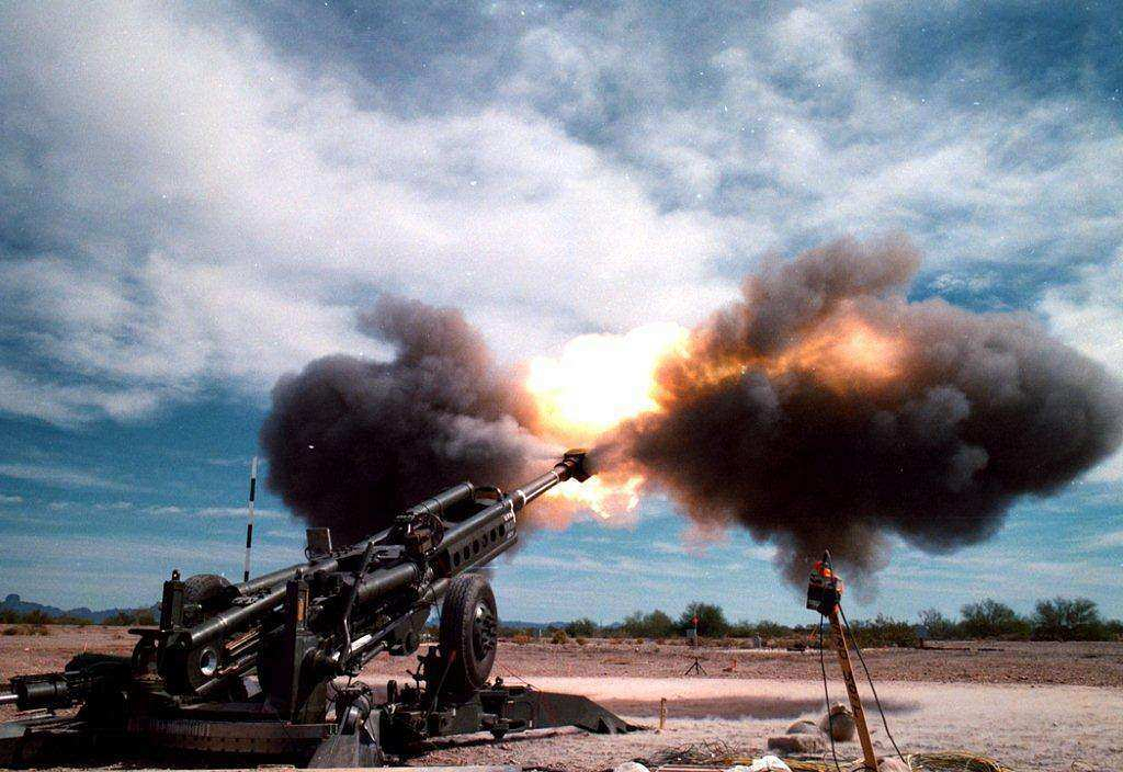 ВИДЕО от войната: "Ланцети" унищожават американски гаубици M777