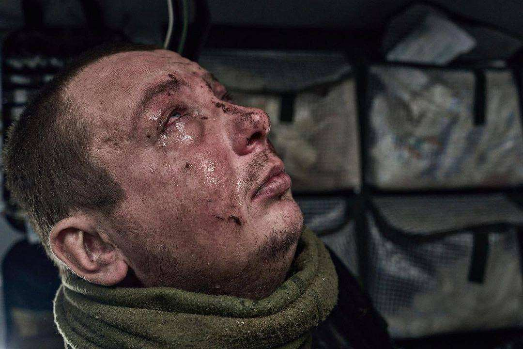 ВИДЕО от войната: Ужасен боец ​​от ВСУ моли за милост оператора на дрон