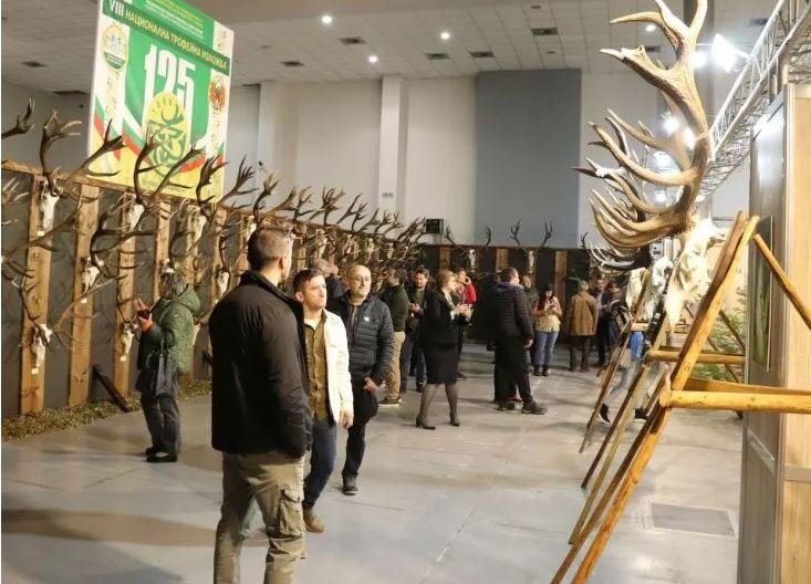 Ловецът, който впечатли цяла България с рекорда си, показа трофеите си СНИМКА