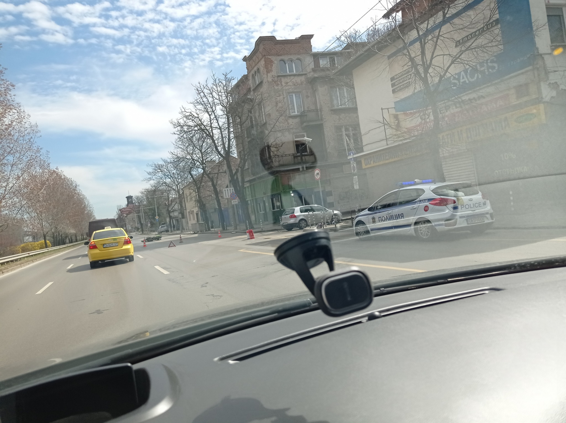 Първо в БЛИЦ! Кървав ад затапи пътя към София, инфарктна ситуация и в центъра на столицата СНИМКА