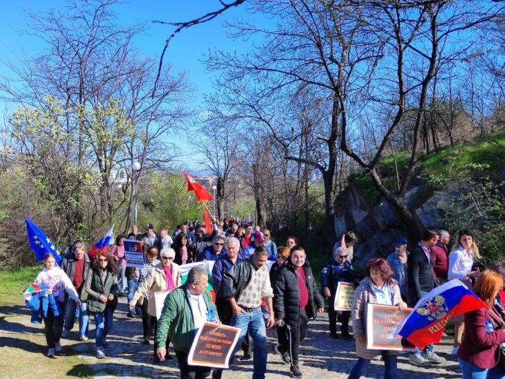 БСП организира жива верига на паметника Альоша