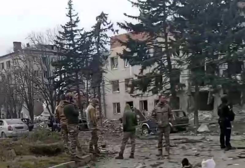 Киев съобщи за мощен ракетен удар по Славянск и призна за унижожен важен обект с много украински военни 